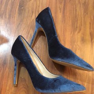 Zara Blue velvet closed toe pumps size 38